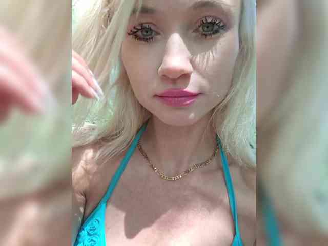 AlinaLoves webcam