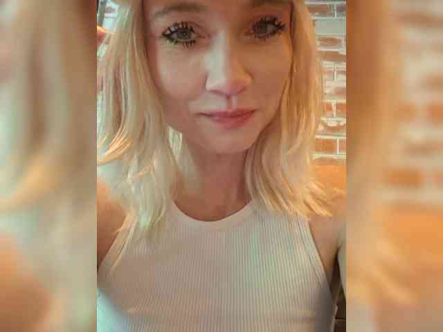 AlinaLoves webcam
