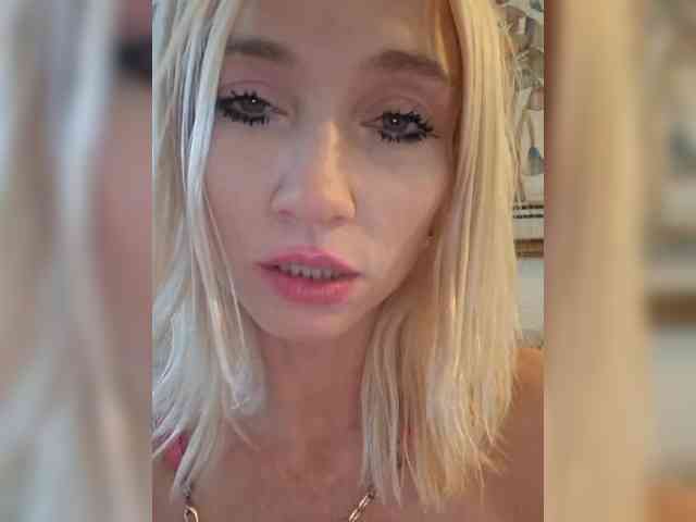 AlinaLoves webcam