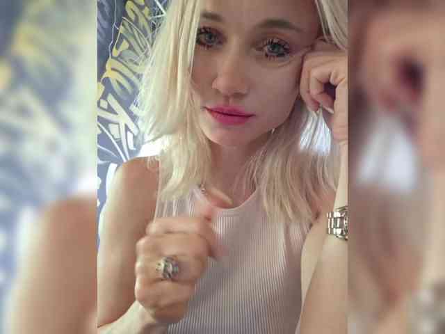 AlinaLoves webcam