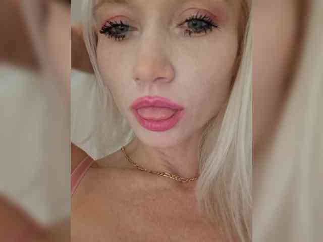 AlinaLoves webcam