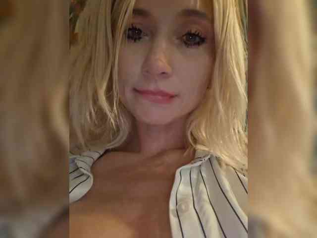 AlinaLoves webcam