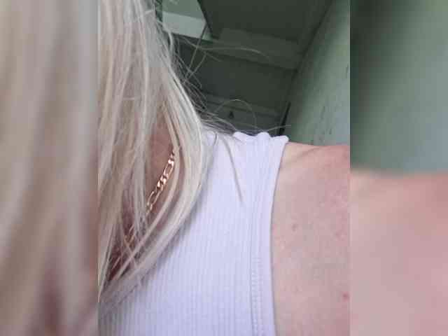 AlinaLoves webcam