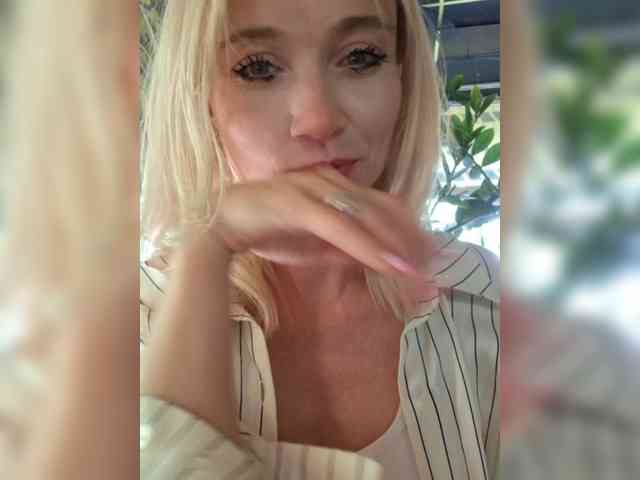 AlinaLoves webcam