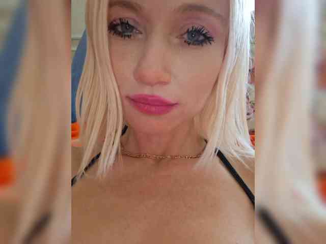 AlinaLoves webcam