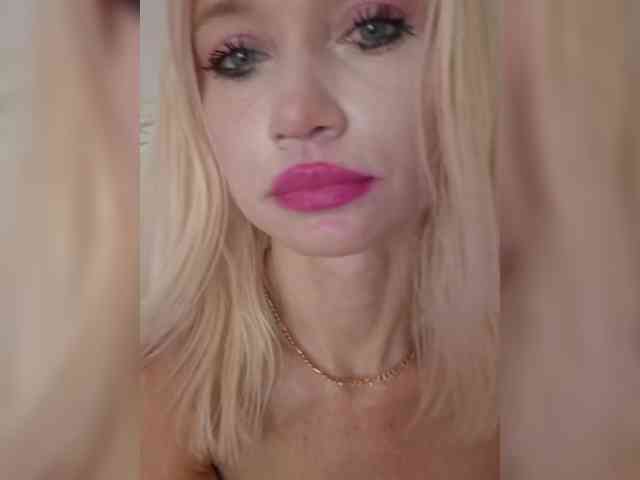 AlinaLoves webcam