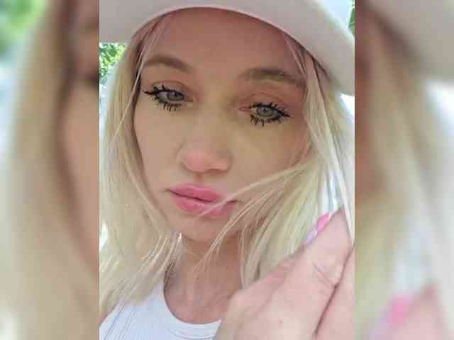 AlinaLoves Live Webcam on BongaCams