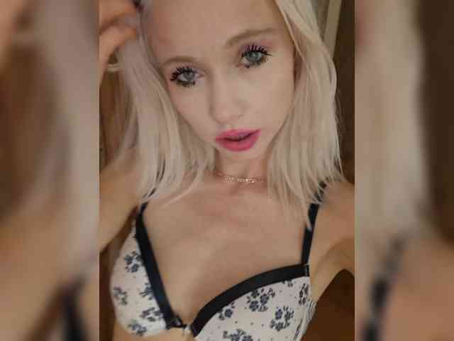 AlinaLoves webcam