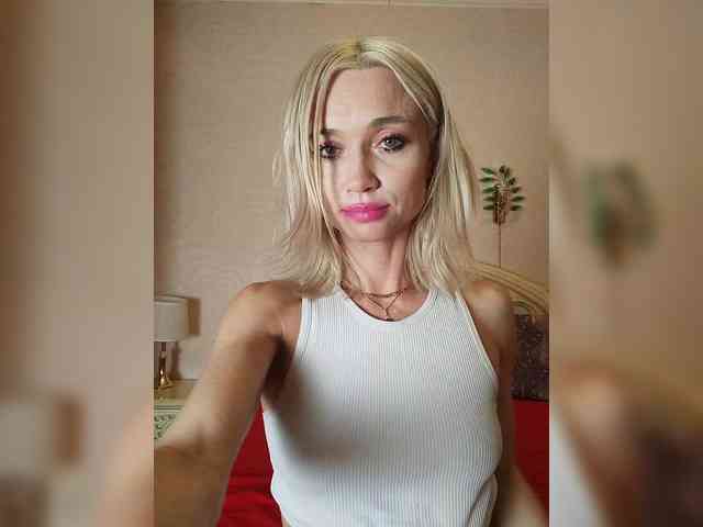 Модель: AlinaLoves