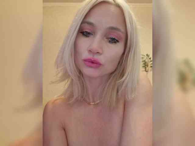 AlinaLoves webcam