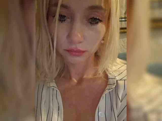 AlinaLoves webcam