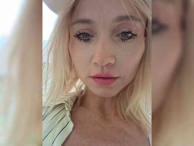 AlinaLoves webcam