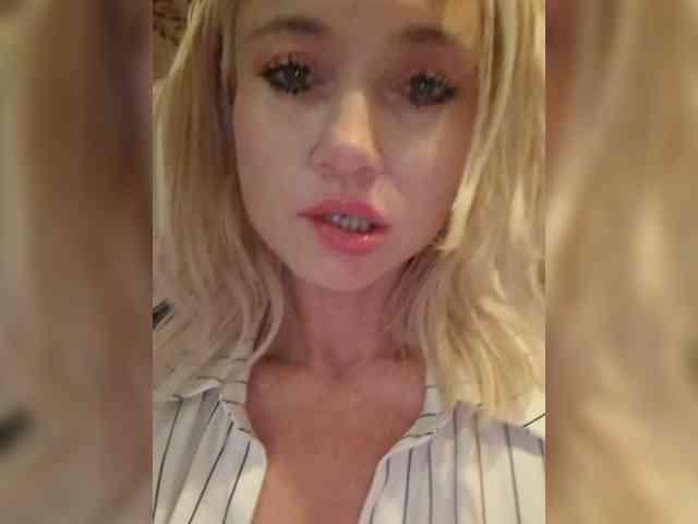 AlinaLoves webcam