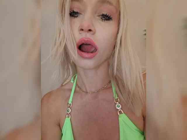 AlinaLoves webcam