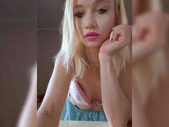 AlinaLoves webcam