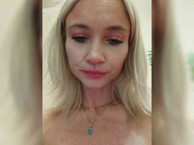 AlinaLoves webcam