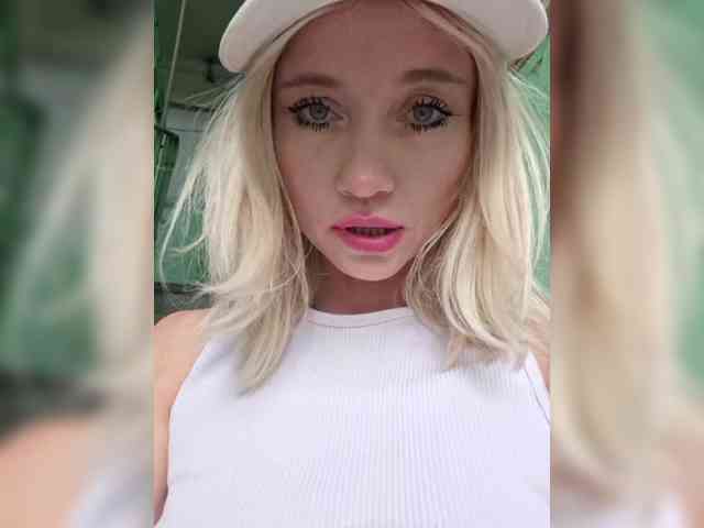 AlinaLoves webcam
