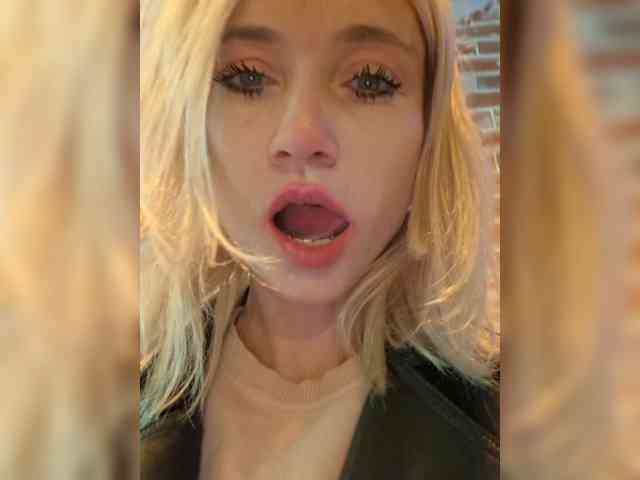 AlinaLoves webcam