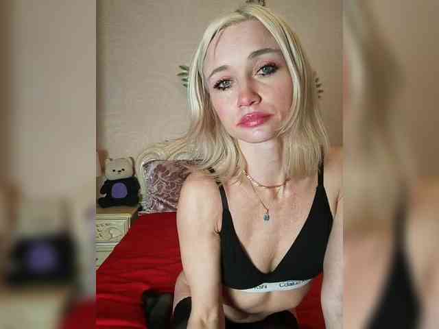 AlinaLoves Live Webcam on BongaCams