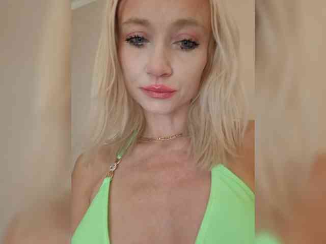AlinaLoves webcam