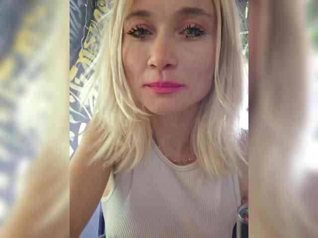 AlinaLoves webcam