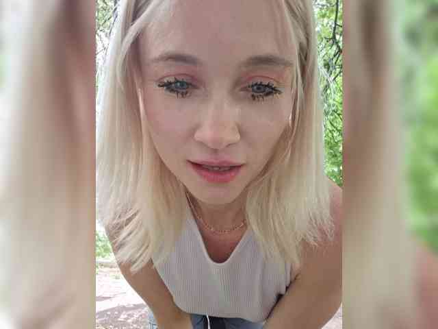 AlinaLoves webcam