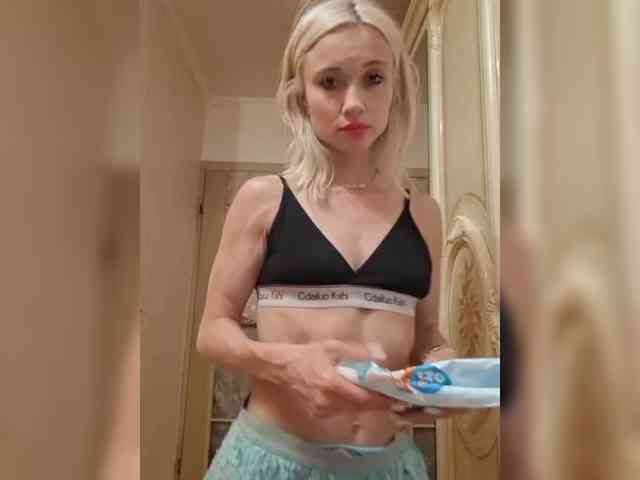AlinaLoves webcam