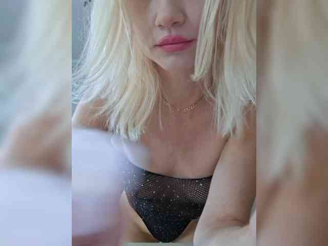 AlinaLoves webcam