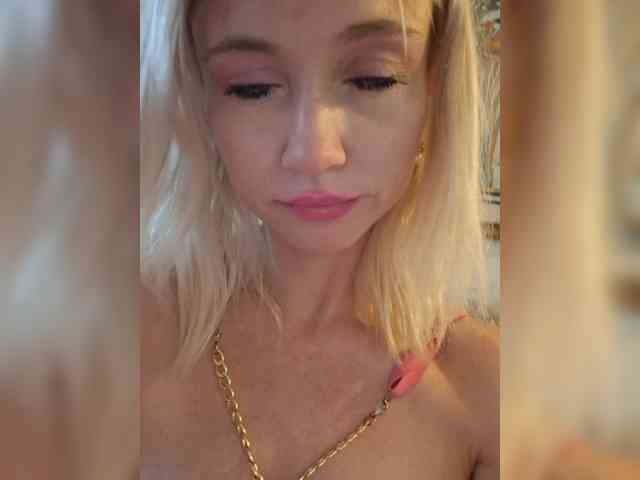 AlinaLoves webcam