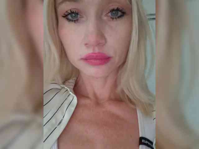 AlinaLoves webcam