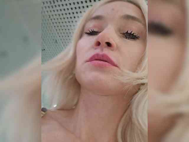 AlinaLoves webcam
