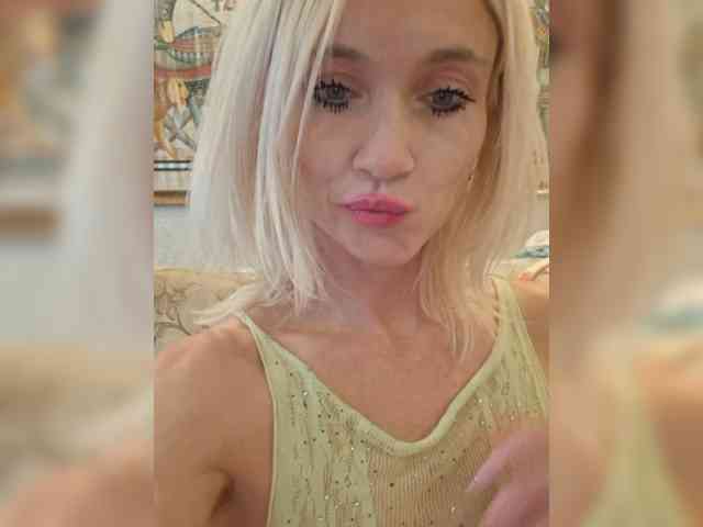 AlinaLoves webcam