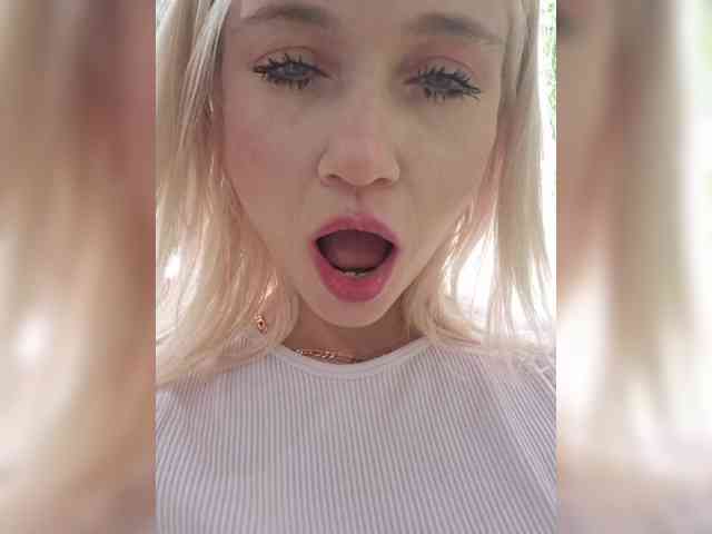 AlinaLoves webcam