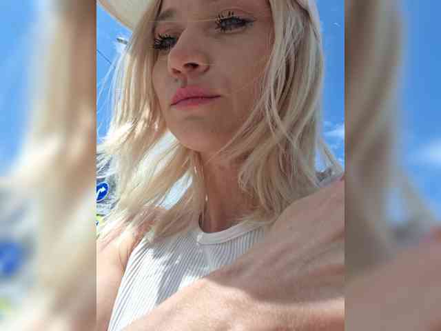 AlinaLoves webcam
