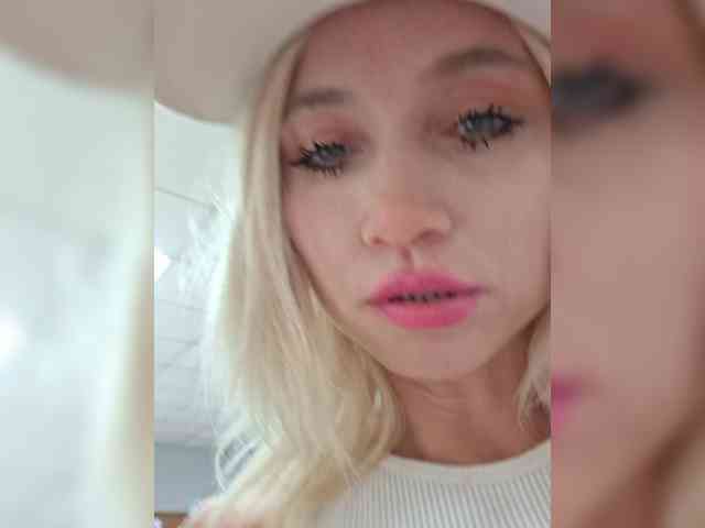 AlinaLoves Live Webcam on BongaCams
