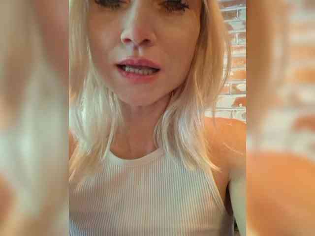 AlinaLoves webcam