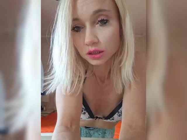 AlinaLoves webcam