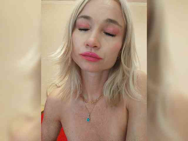 AlinaLoves webcam
