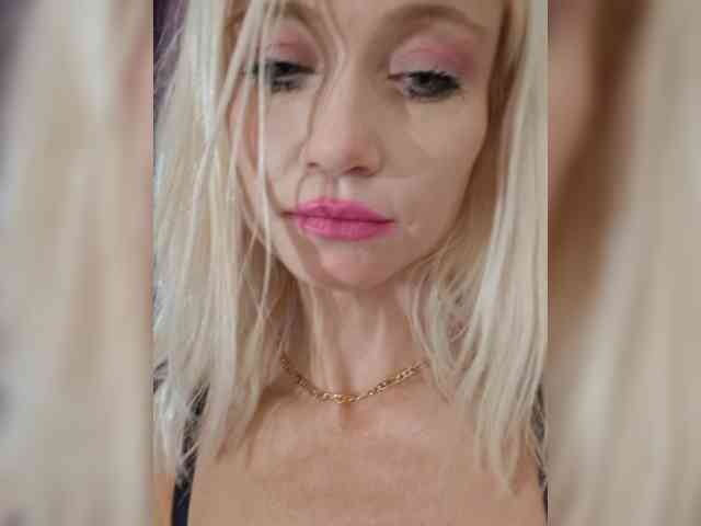 AlinaLoves webcam