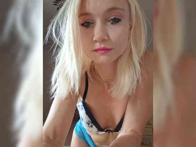 AlinaLoves webcam
