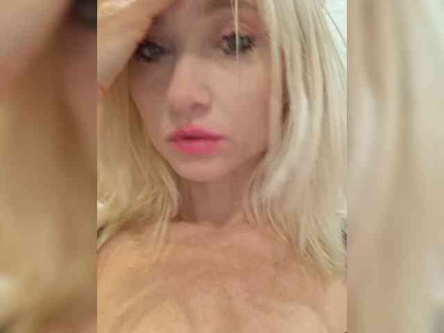 AlinaLoves webcam