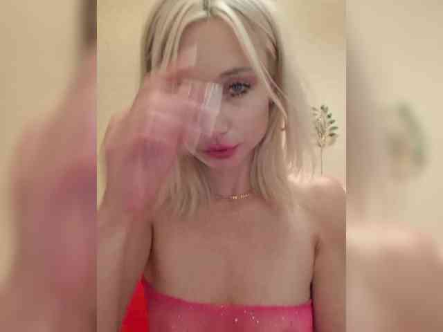 AlinaLoves webcam