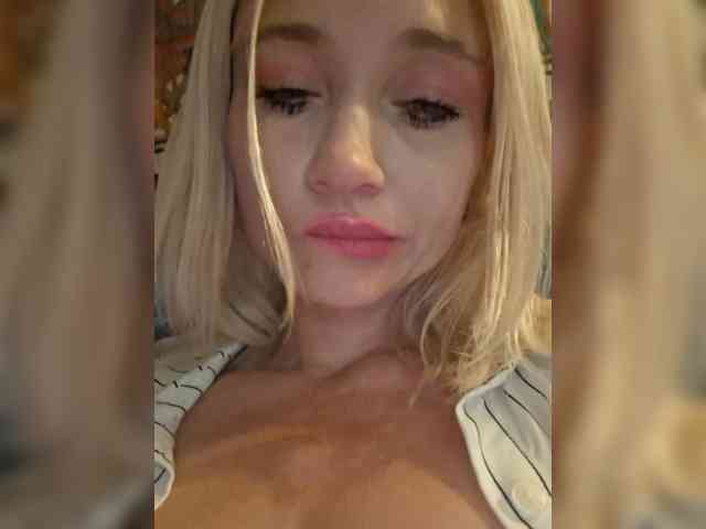 AlinaLoves Live Webcam on BongaCams
