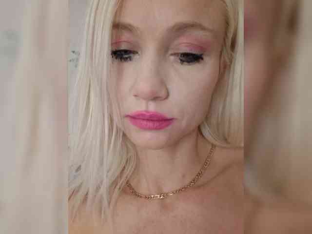 AlinaLoves webcam