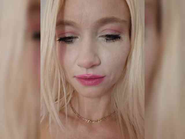 AlinaLoves webcam