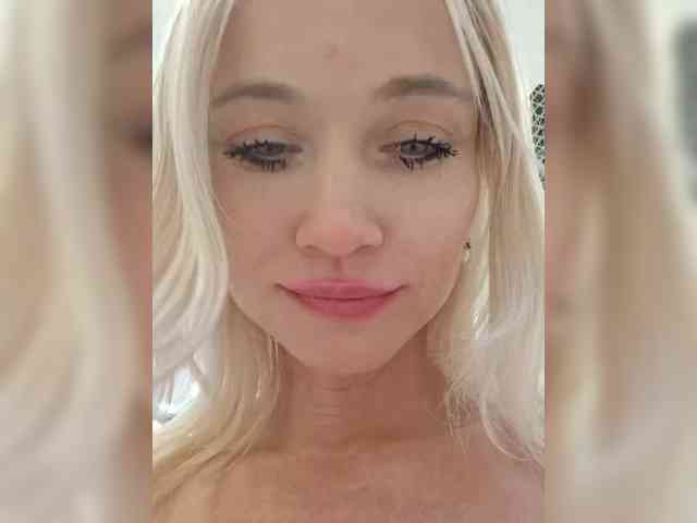 AlinaLoves webcam