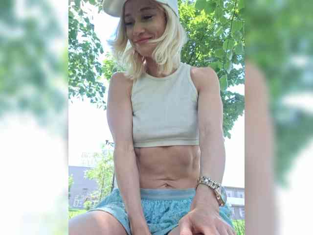 AlinaLoves webcam