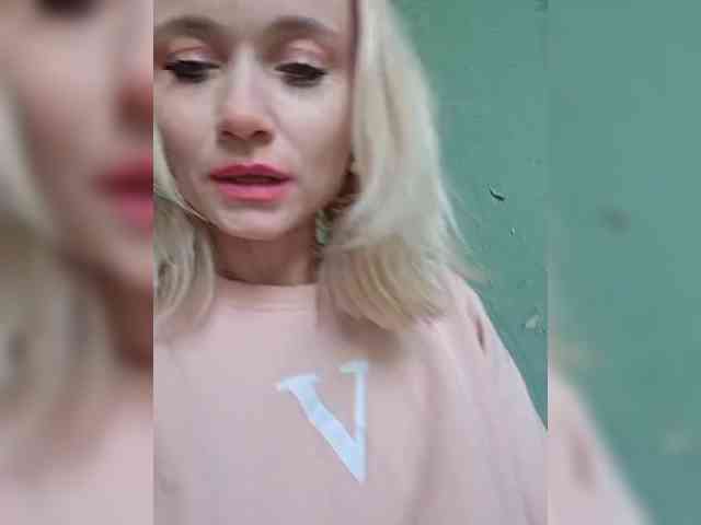 AlinaLoves webcam