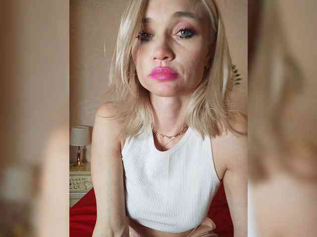 AlinaLoves webcam