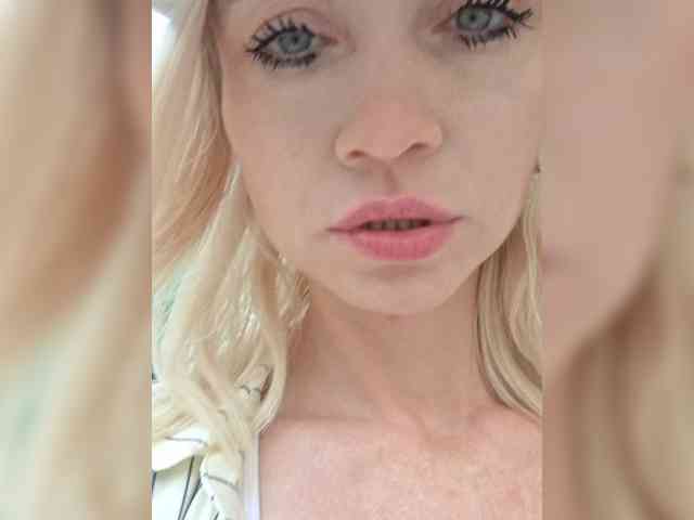 AlinaLoves webcam